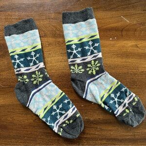 Winter Snowflake Patterned Socks - Gray and Blue